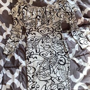 Abstract black/white off the shoulder dress Size:S
